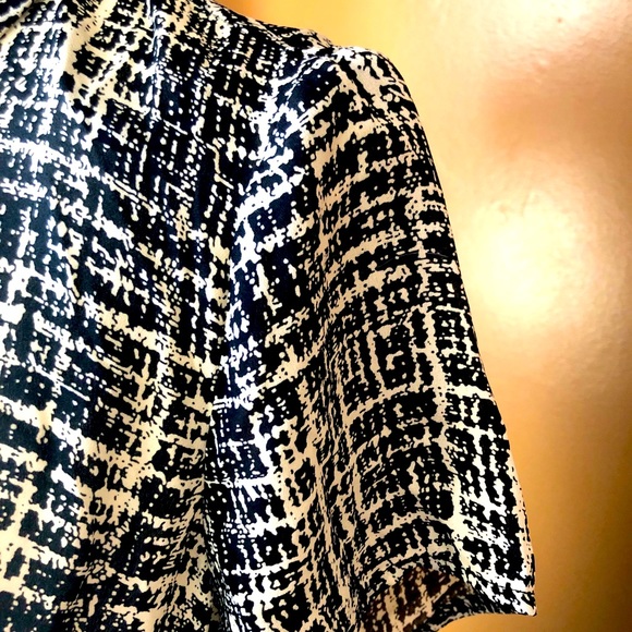 Collard Short Sleeve Abstract Mini Dress - Picture 4 of 9